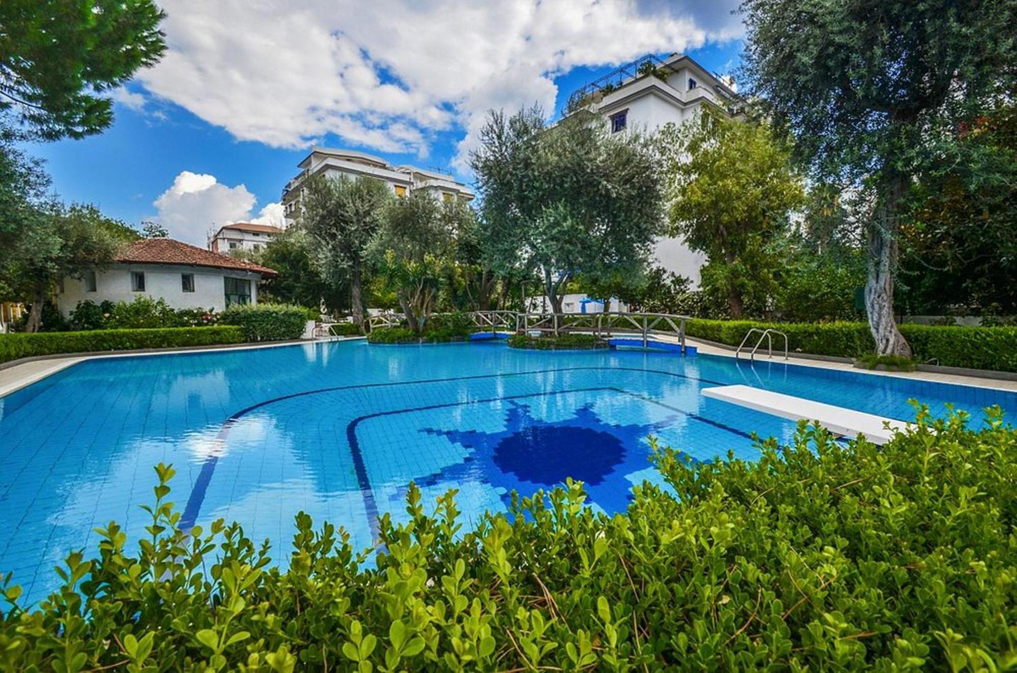 Casa Mar - Elegant Apartment With Pool And Panoramic Terrace In The Heart Of Сорренто Экстерьер фото