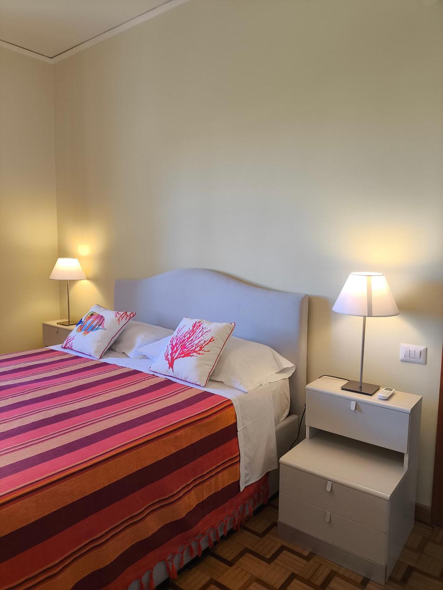 Casa Mar - Elegant Apartment With Pool And Panoramic Terrace In The Heart Of Сорренто Экстерьер фото