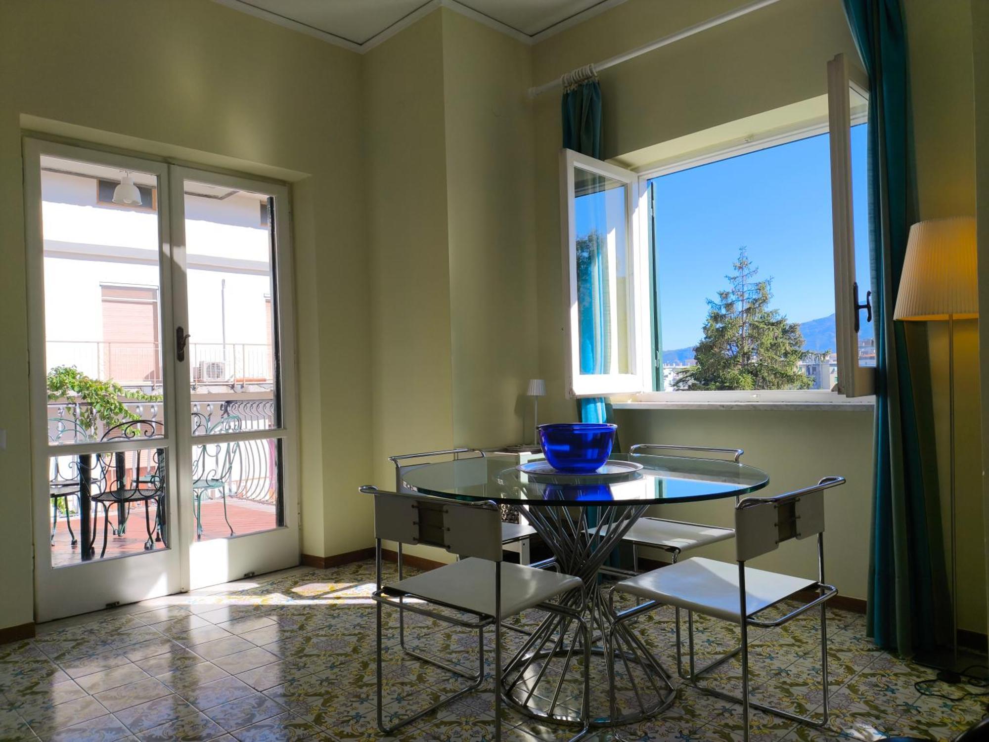Casa Mar - Elegant Apartment With Pool And Panoramic Terrace In The Heart Of Сорренто Экстерьер фото