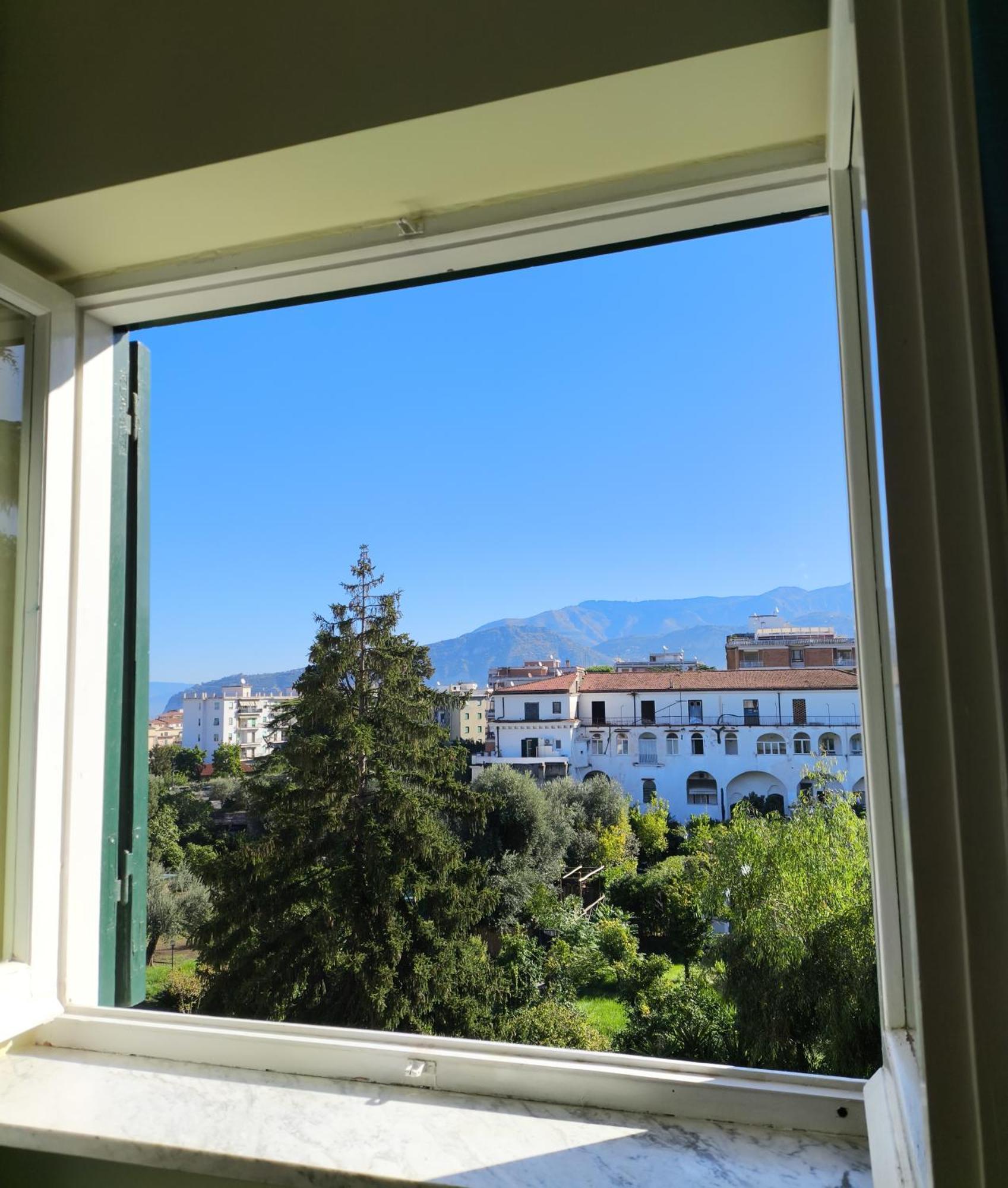 Casa Mar - Elegant Apartment With Pool And Panoramic Terrace In The Heart Of Сорренто Экстерьер фото