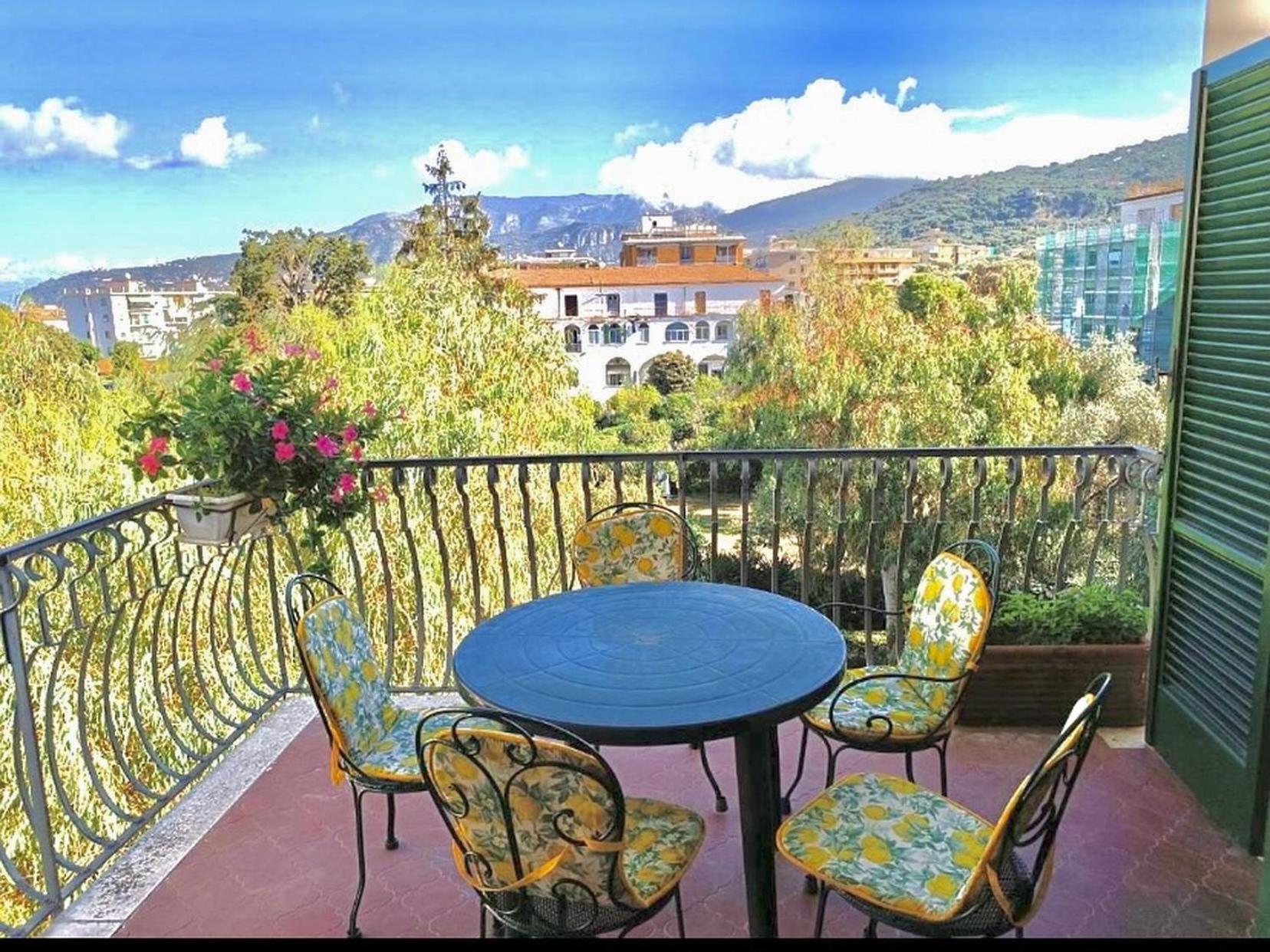 Casa Mar - Elegant Apartment With Pool And Panoramic Terrace In The Heart Of Сорренто Экстерьер фото