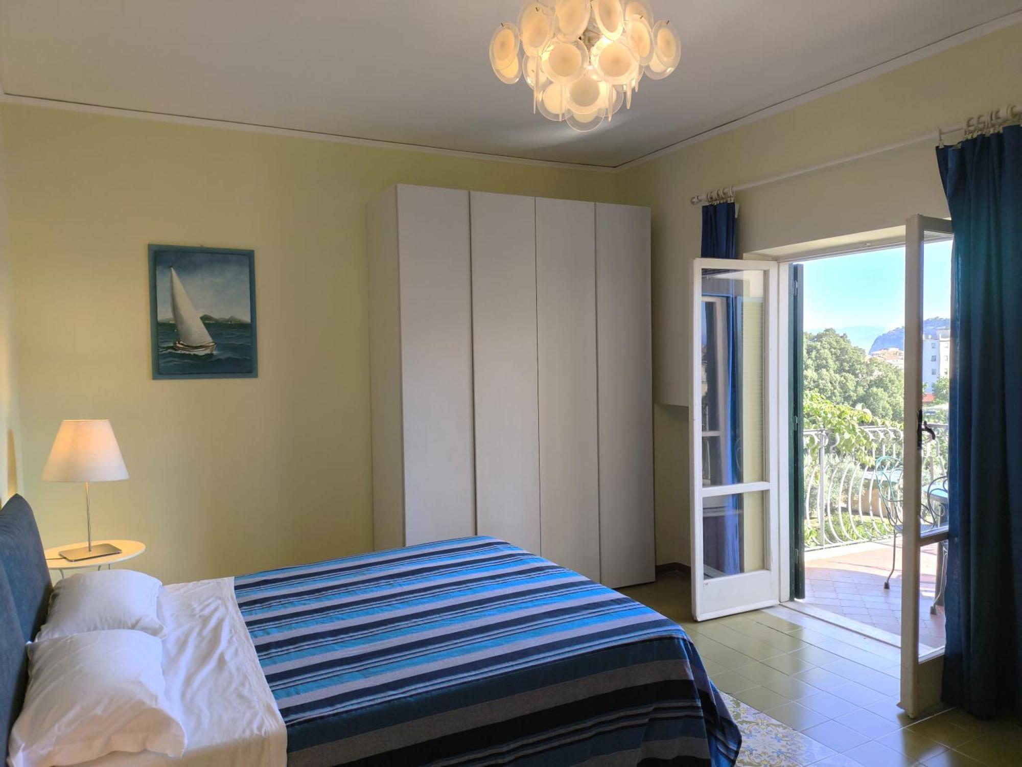 Casa Mar - Elegant Apartment With Pool And Panoramic Terrace In The Heart Of Сорренто Экстерьер фото